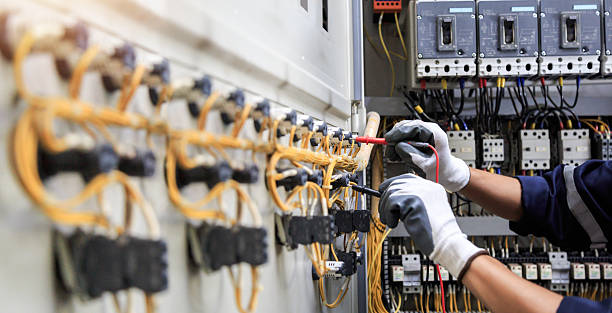 Professional Electrician technician working in Wendell, ID